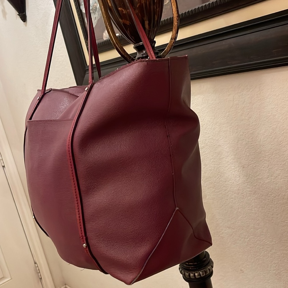 Tumi please check all picture of condition - Picture 7 of 17